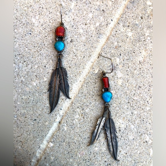 🔴 Navajo Carnelian and Turquoise Feather Earrings - Picture 3 of 7